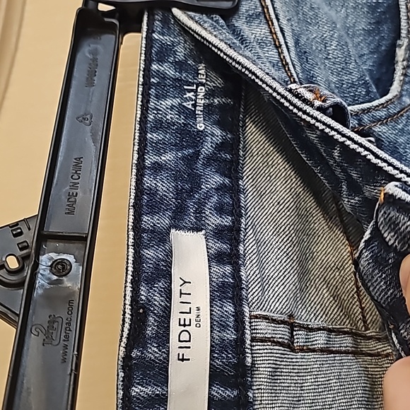 Fidelity Denim size 27 girlfriend jean - Picture 2 of 6